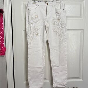 Vintage American White Straight Leg Jeans with Floral Embroidery